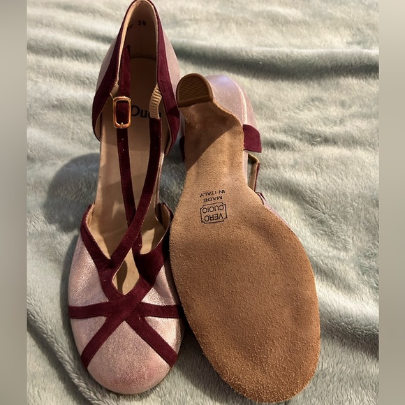 Laduca 2020 limited edition Ariana Debose commemorative character shoe - Picture 3 of 5